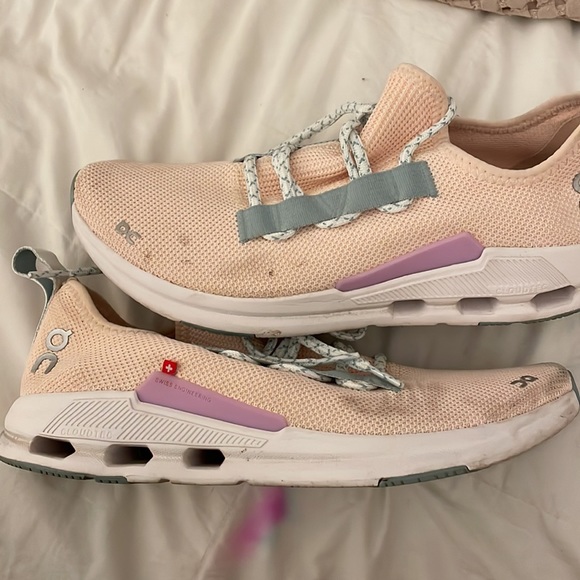 On cloudeasy sneakers - Picture 2 of 4